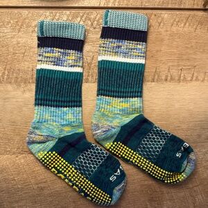 Bombas half-calf women’s gripper socks. Never worn. Size medium (8-10.5)